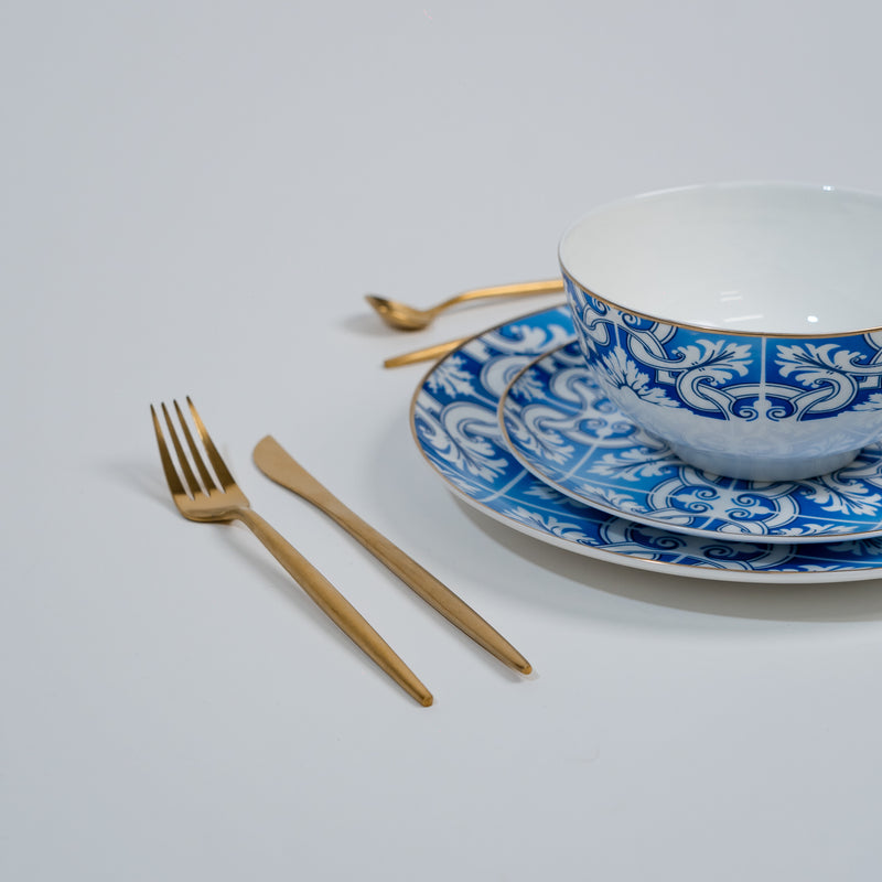 Ozarke's Blue And White With Gold Rim Plates Set